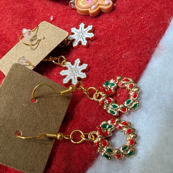 Festive Holiday Earrings Set - Picture 6 of 6